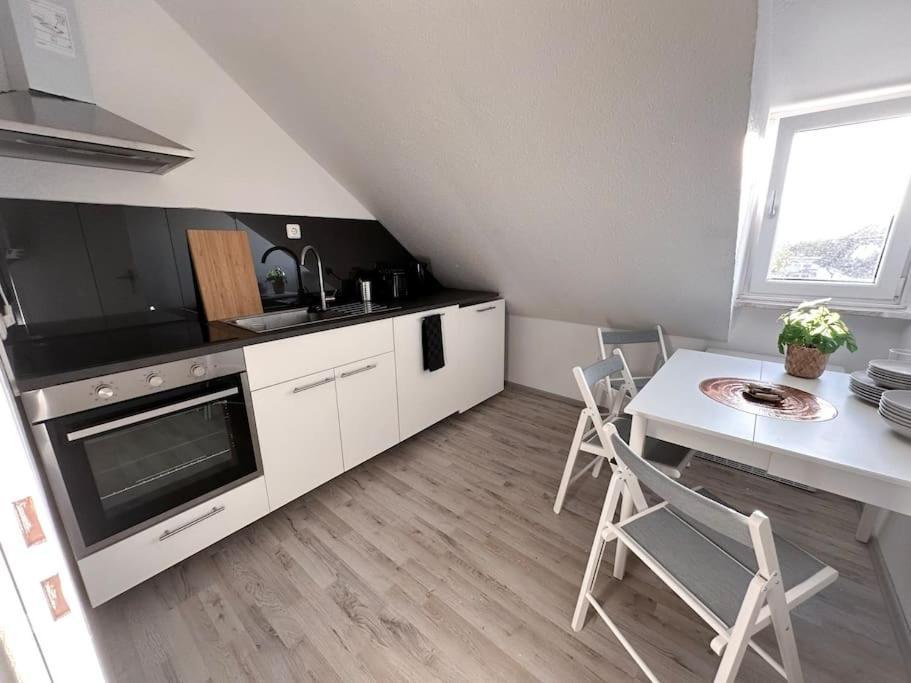 Zentrale Wohnung Fuer 4 Mit Bett Und Schlafcouch Essen Zewnętrze zdjęcie